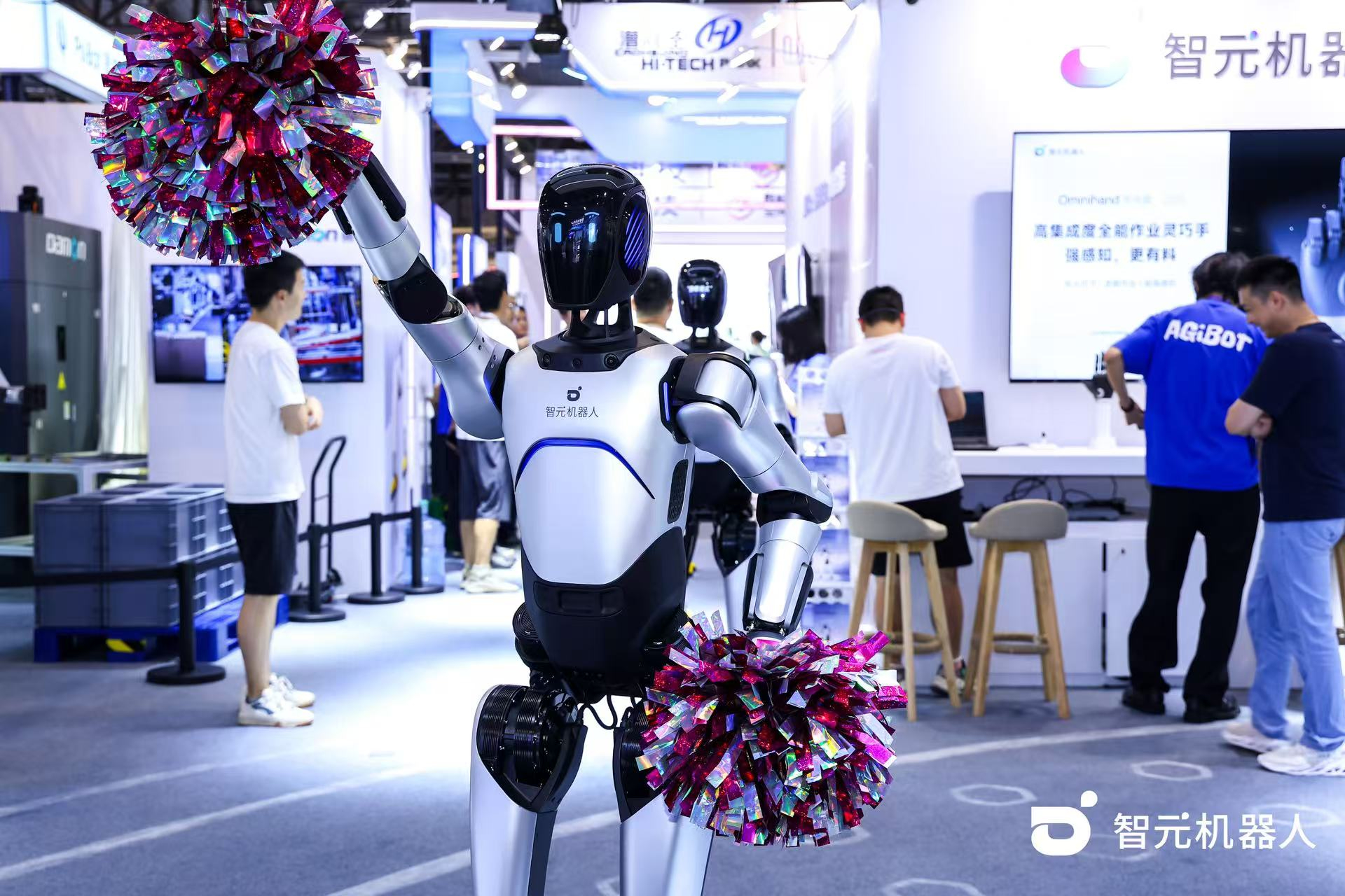 bbin寶盈機器人 WAIC 首日展臺火爆，機器人家族集體打工忙不停